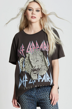 Load image into Gallery viewer, Def Leppard Love Bites Tee
